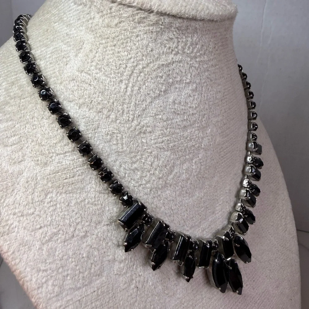 Weiss Signed Vintage Black Onyx Necklace - Picture 2 of 5